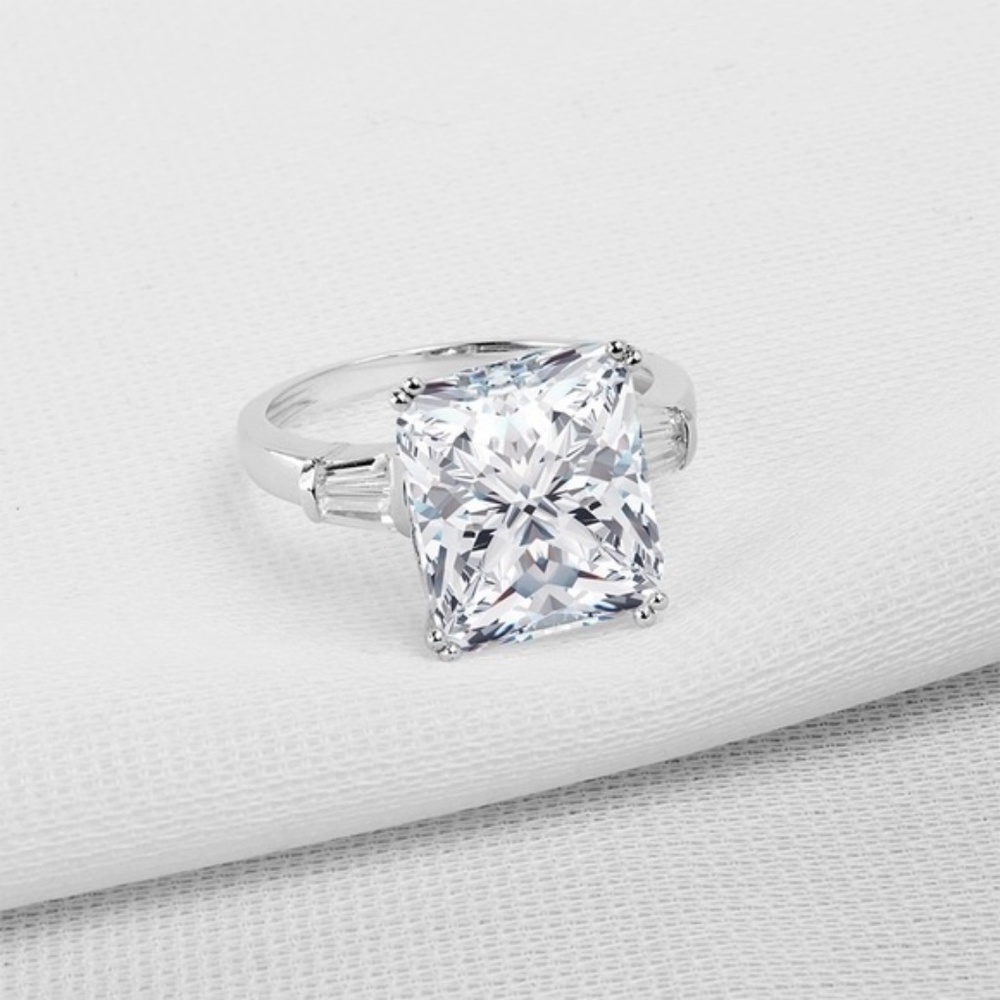 5.62-9.52Ct Three Stone Emerald Asscher White Sapphire Ring - Picture 4 of 15